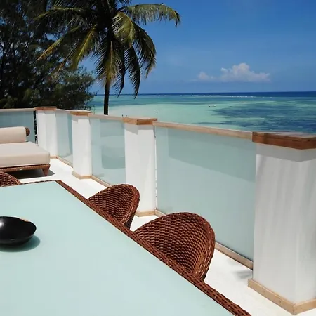 Deluxe Beachfront Penthouse With Panoramic Ocean Views